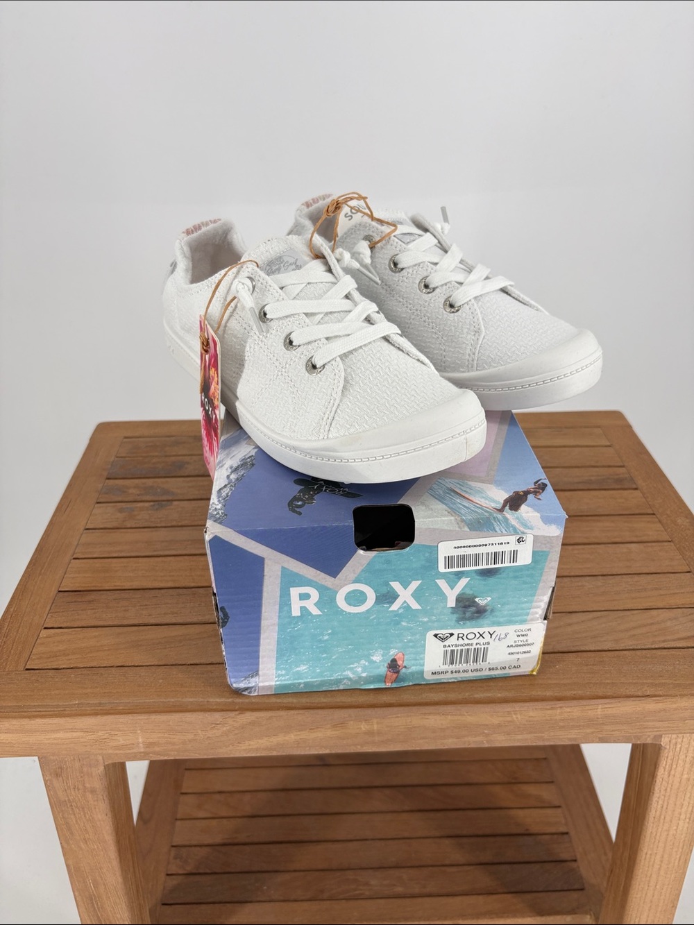 New Women’s Roxy White Lace-Up Knit Sneakers size 7
